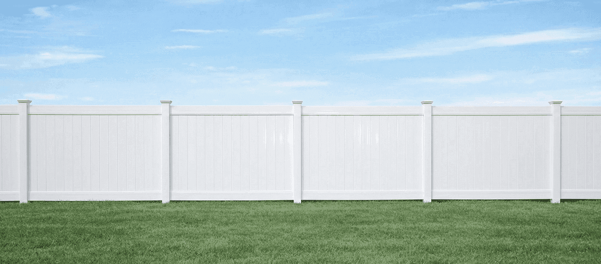 Level vinyl fence with level ground