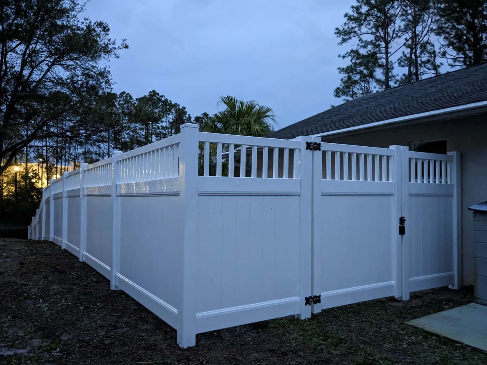 Florida Custom White Vinyl Fence 5 Foot Privacy+1 Foot Picket Top