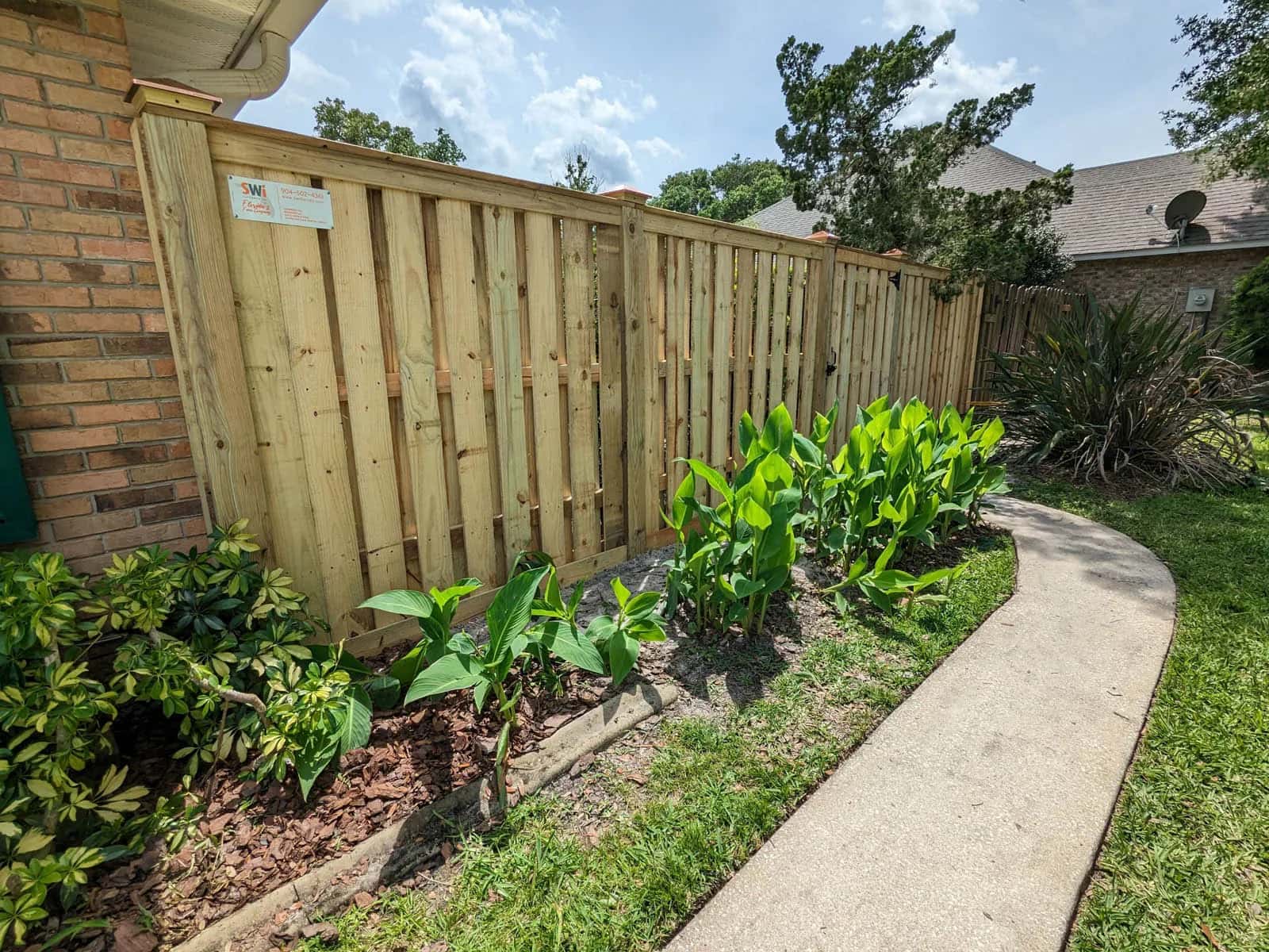 Florida Wood Shadow Box Privacy Fence With Top Cap Trim