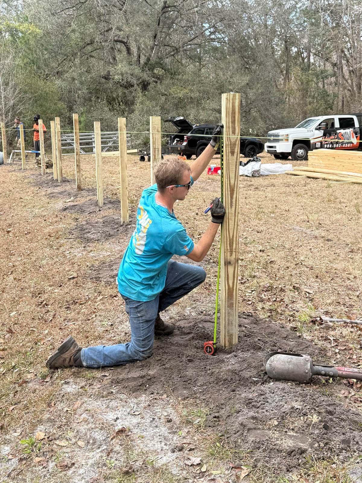 Swi Fence Florida Crew Member Installing Fence Post