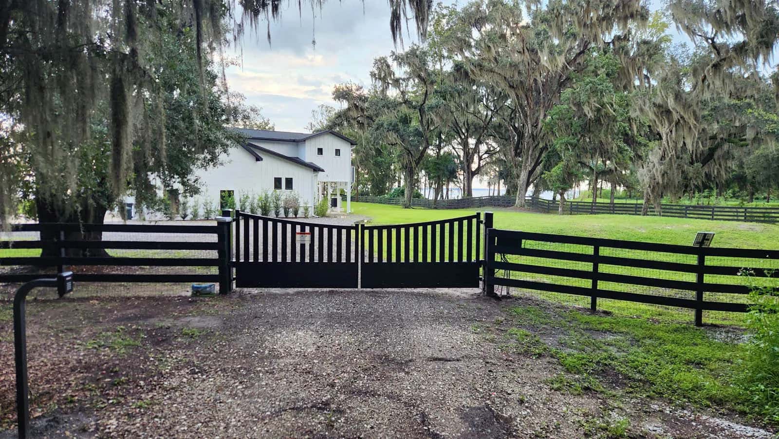 Florida Custom Aluminum Automated Gate With Operator