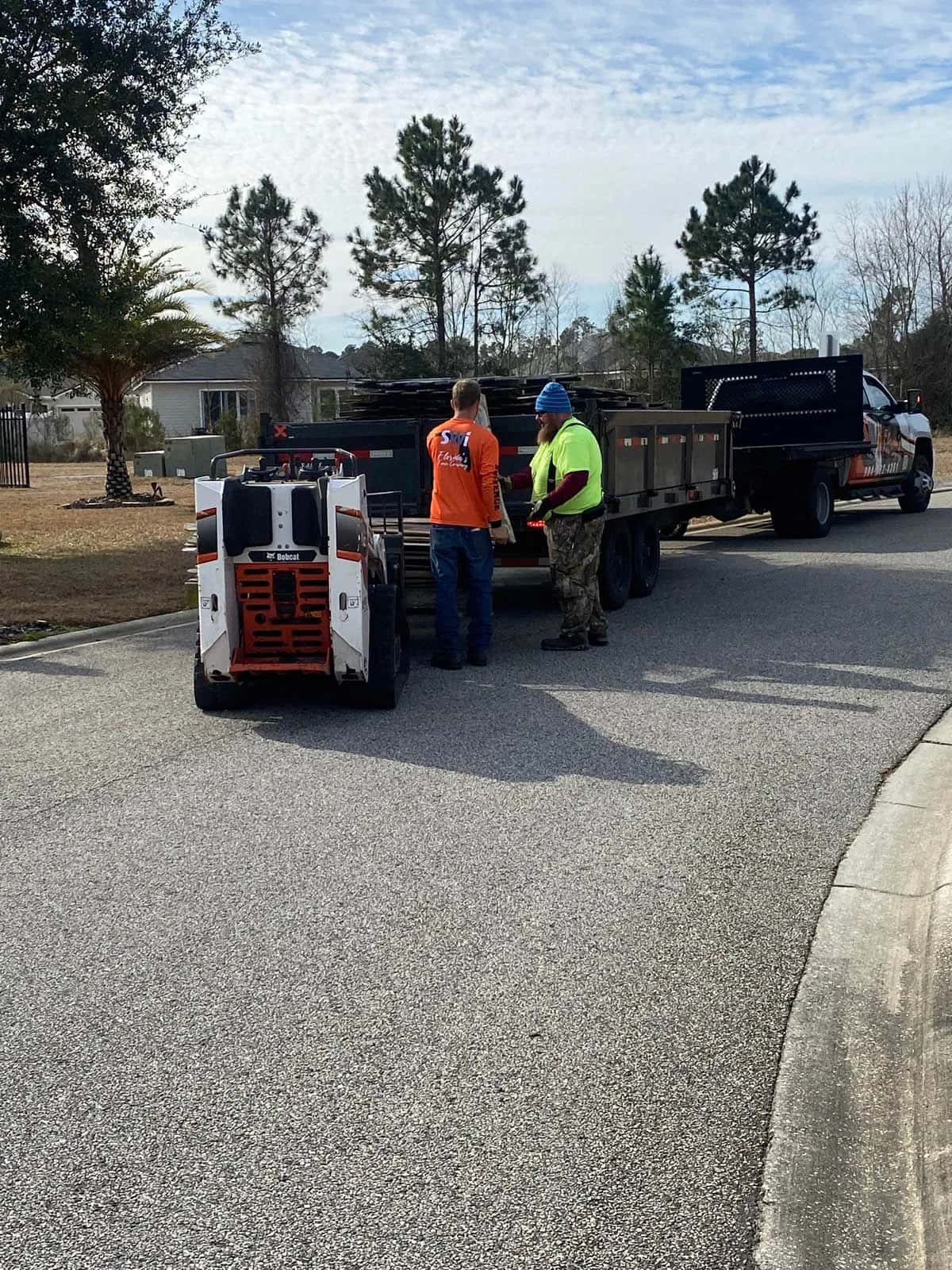 Swi Fence Florida Crew Unloading