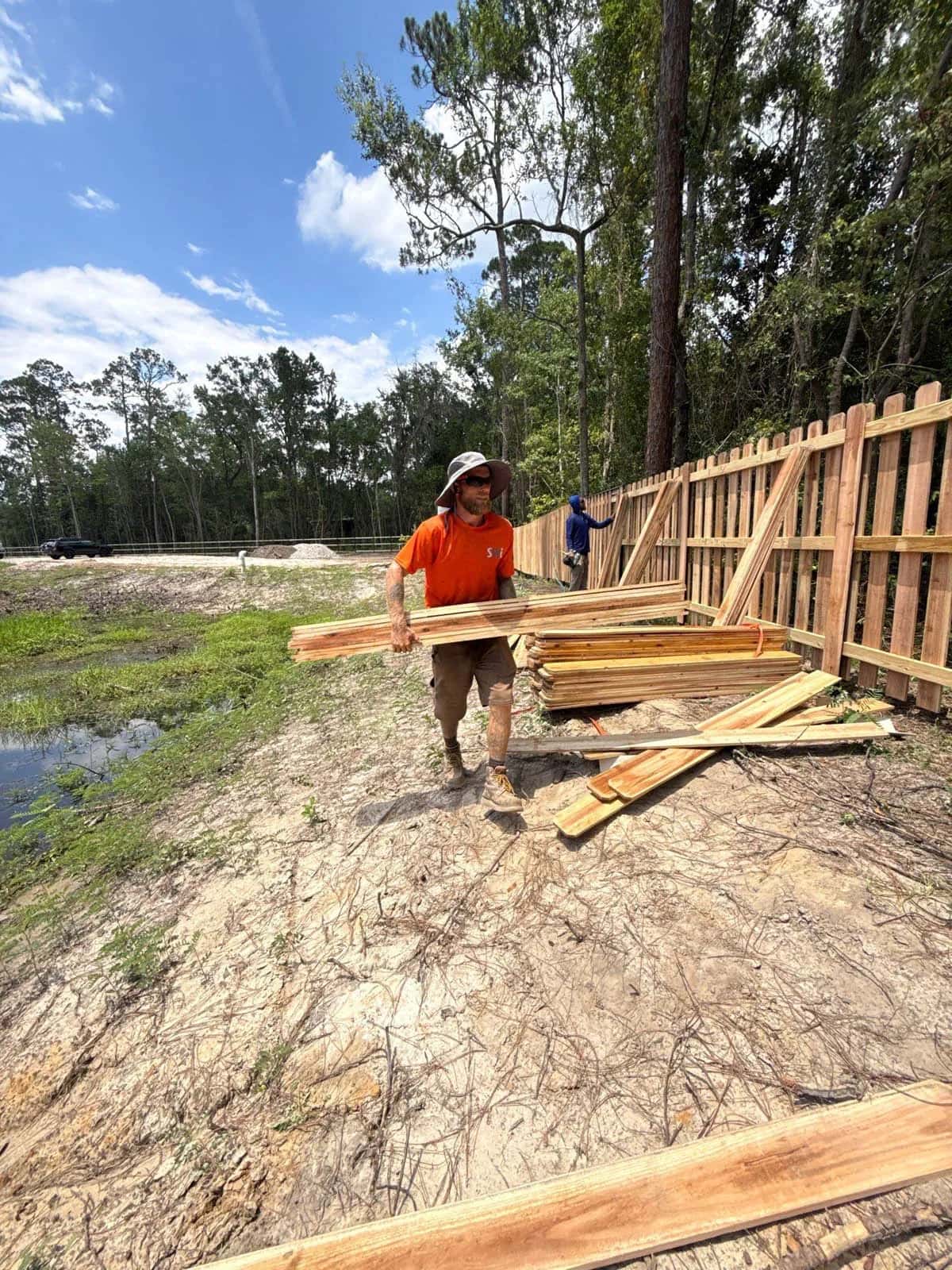 Swi Fence Florida Crew Installing Shadowbox Wood Privacy Fence