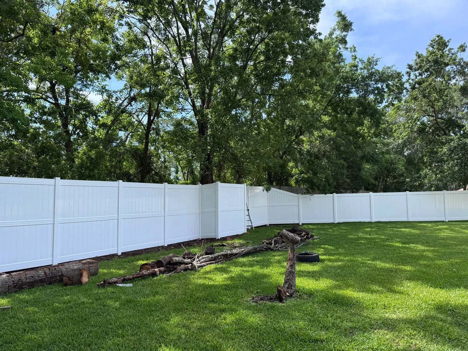 Florida White Vinyl Fence 8 Foot Transition To 6 Foot