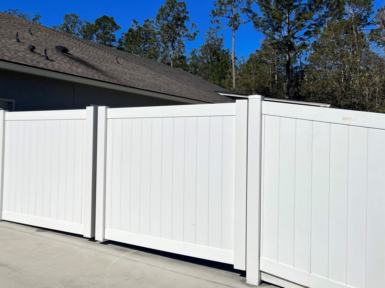Photo of a Vinyl fence in St. Augustine, Florida by SWi Florida fence company
